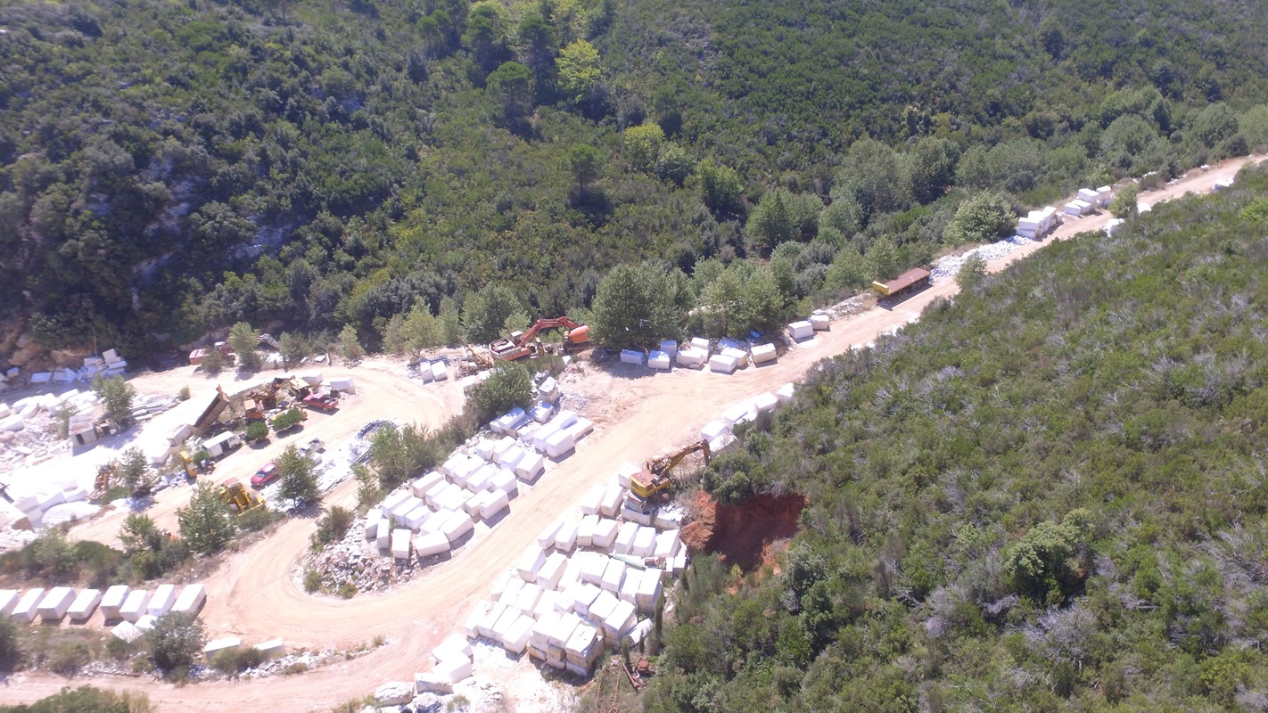 https://www.stonetech.gr/files/files/etairia/CONTENT-PAGES-2024/ABOUT-2024/SILVER%20CLOUD%20SKYLINE%20QUARRY%20STONETECH.jpg 4