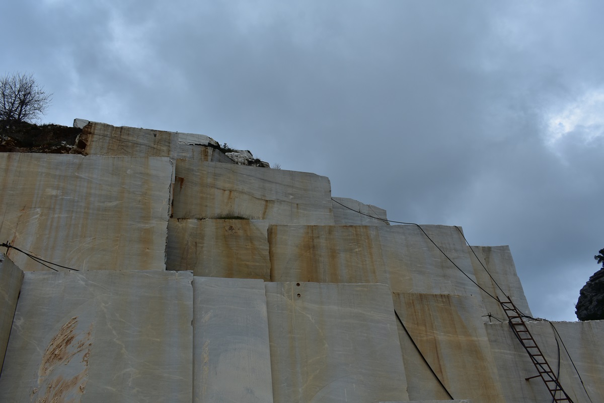 https://www.stonetech.gr/files/files/etairia/CONTENT-PAGES-2024/ABOUT-2024/SILVER%20CLOUD%20SKYLINE%20QUARRY%20STONETECH.jpg 3